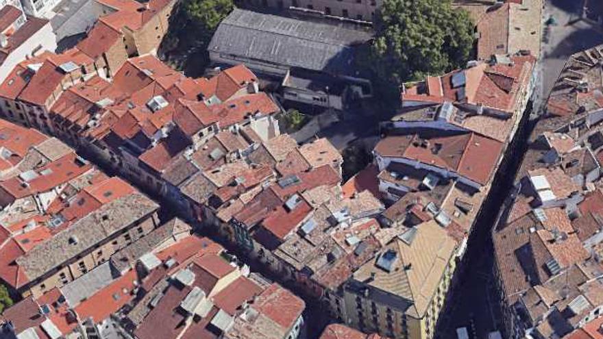 Pamplona: derribo a la vista de la manzana del Oscus en la zona de Navarrería