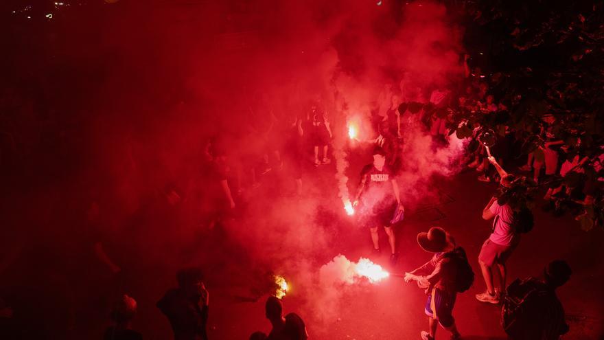 Más de 400 detenidos y siete policías heridos durante las celebraciones del PSG en Francia