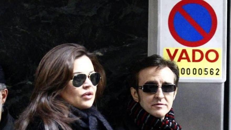 El cantante José Ramón Márquez, Ramoncín, acompañado de su abogada, Teresa Bueyes, a su llegada esta mañana a la Audiencia Nacional.
