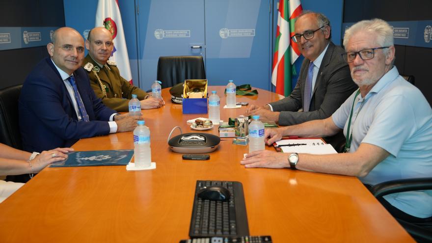 Representantes de Chile visitan las instalaciones de la Ertzaintza y la Academia de Policía Vasca