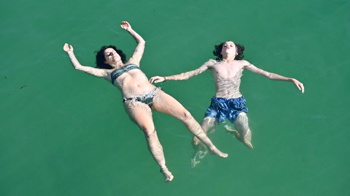 El agua, uno de los principales aliados en estos días de calor.
