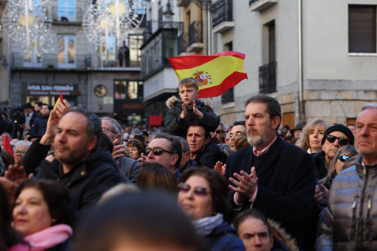 Imágenes de la concentración contra la moción de censura en Iruñea