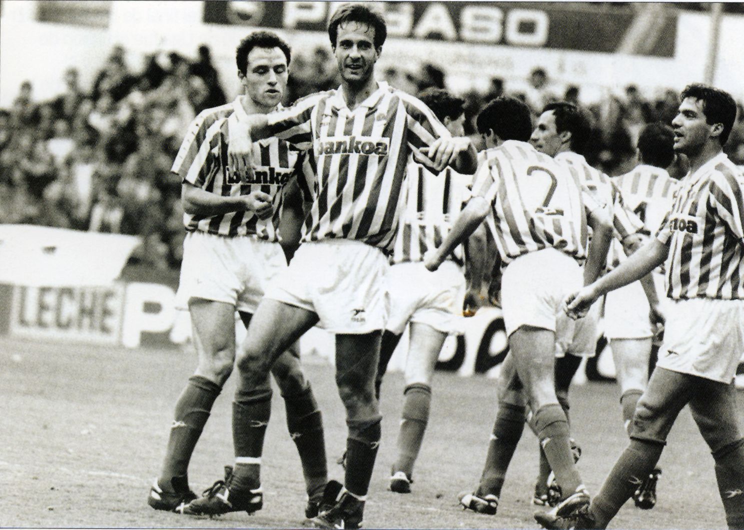 Kodro celebra un gol con la Real durante la temporada 1991-92.