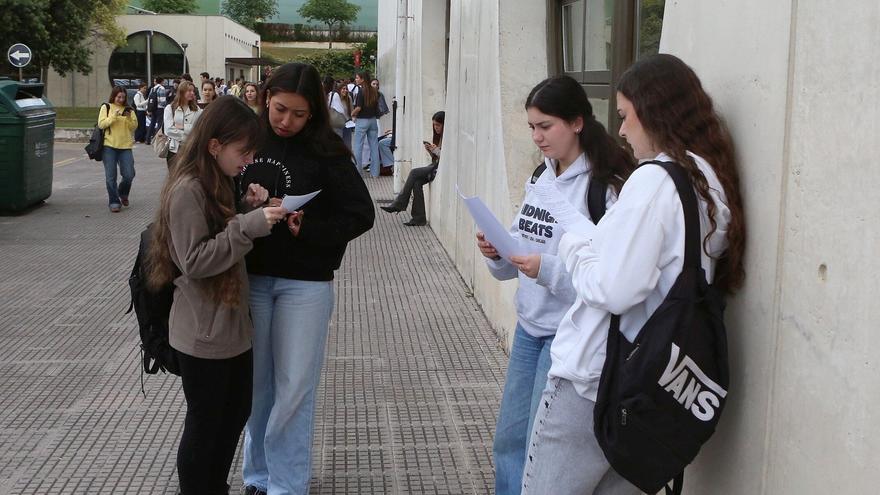 Contigo-Zurekin pide comparar notas de Bachillerato y PAU en la pública y la concertada