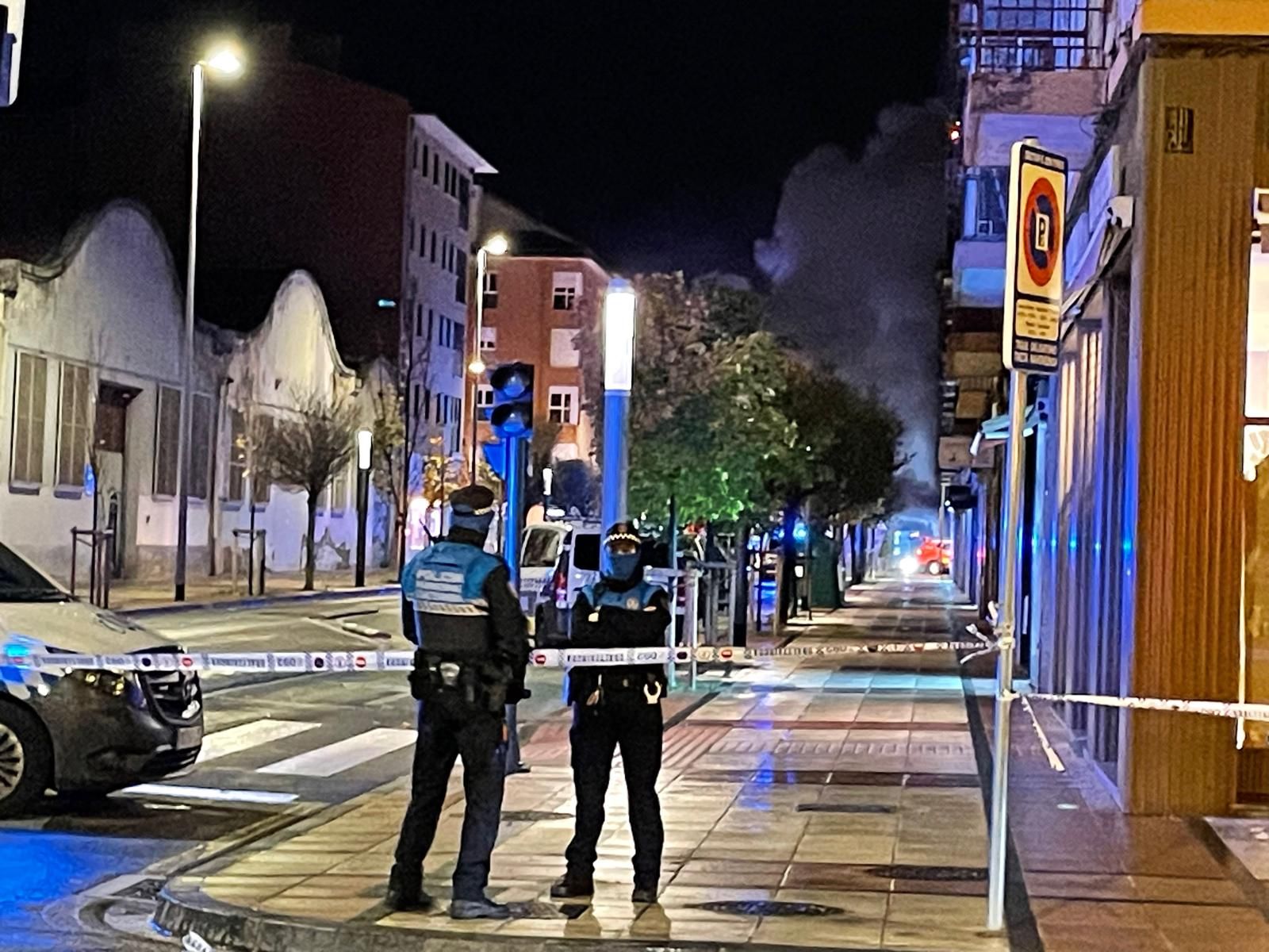 Fotos del incendio de un bazar en la Rochapea