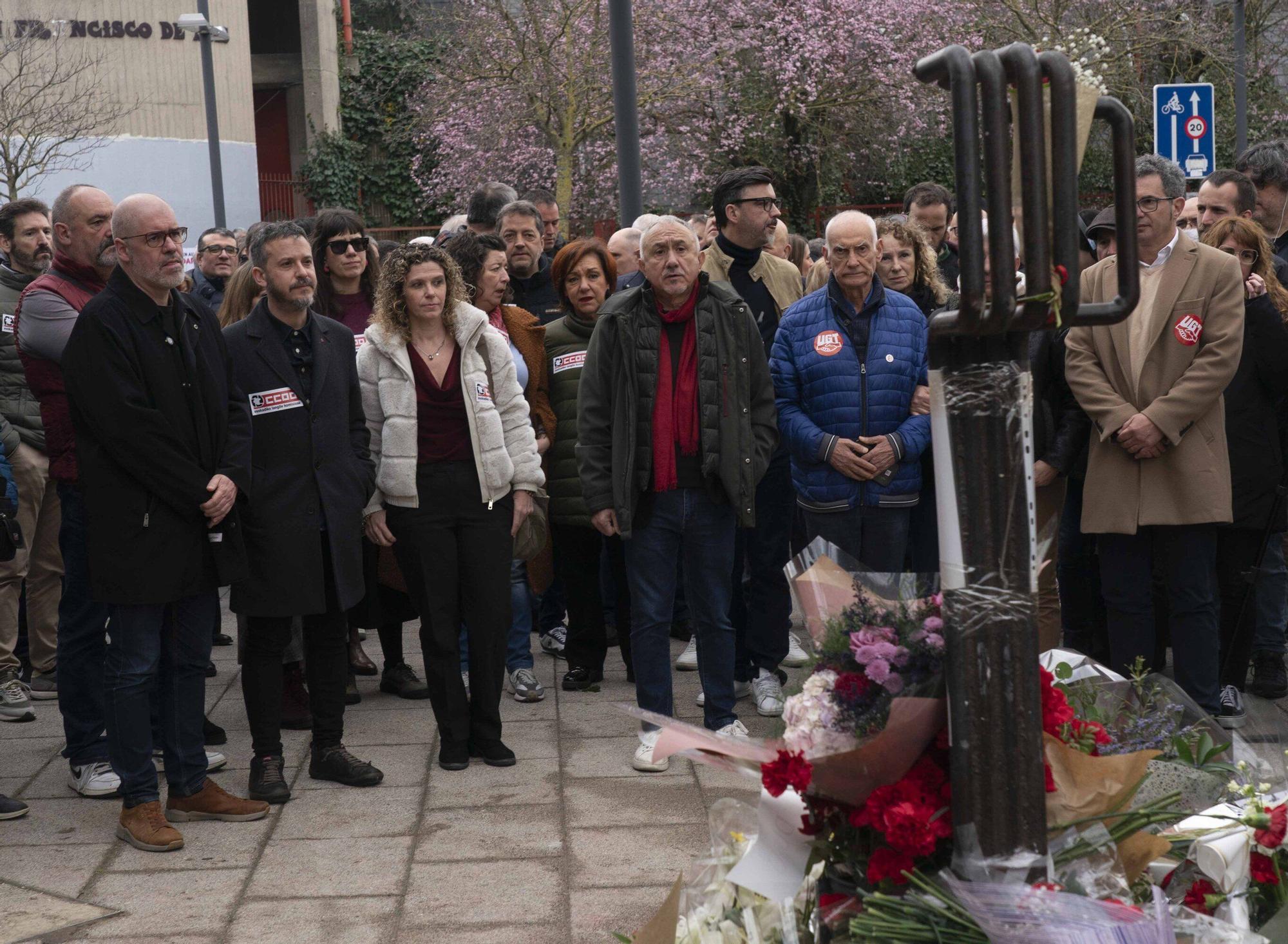Ofrenda floral en recuerdo a las víctimas del 3 de marzo