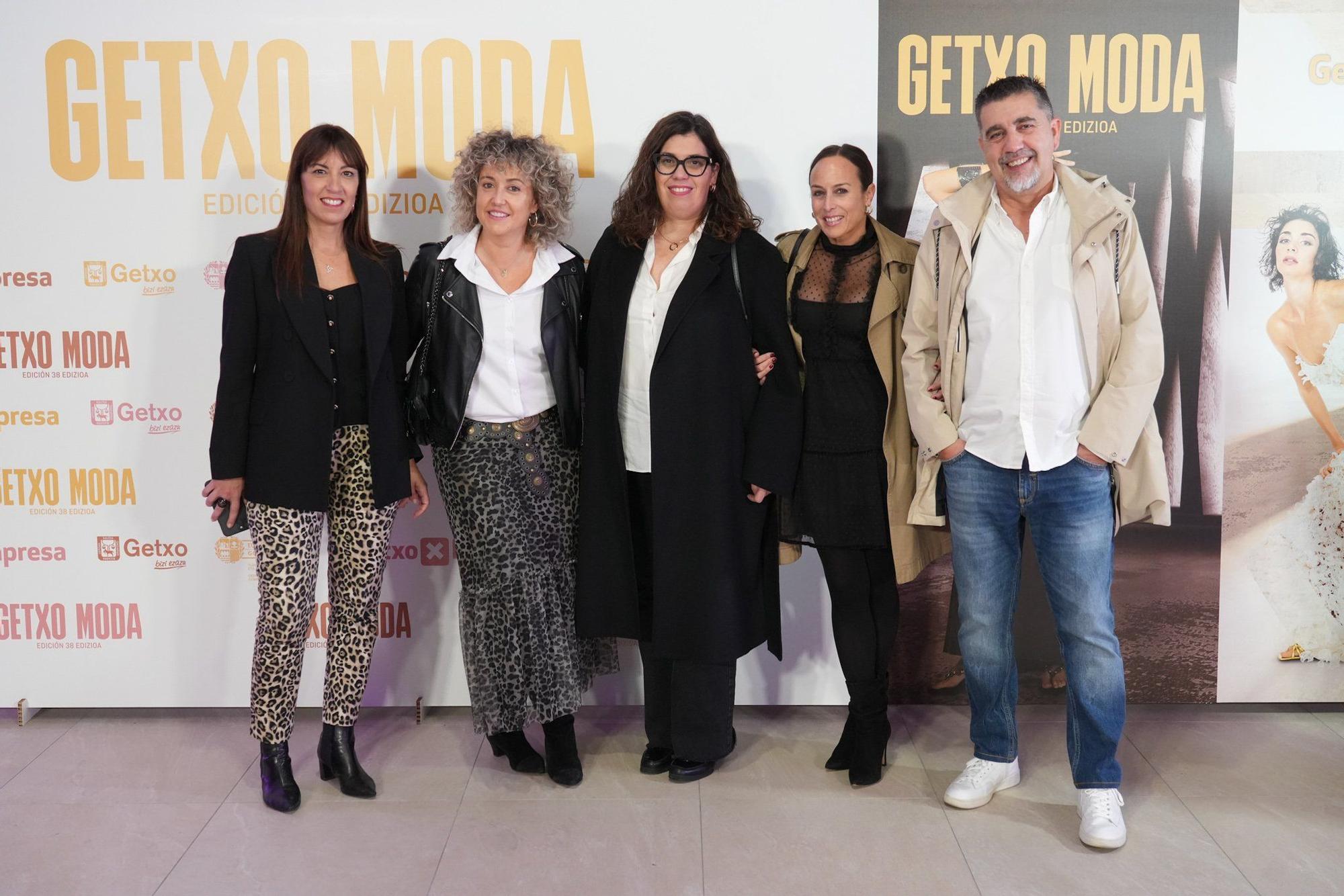 La directora de Turismo de la Diputación, Leire Sáez, con Vanesa Felipe, la vicealcaldesa de Getxo, Carmen Díaz; Patricia Diego y Juanma González