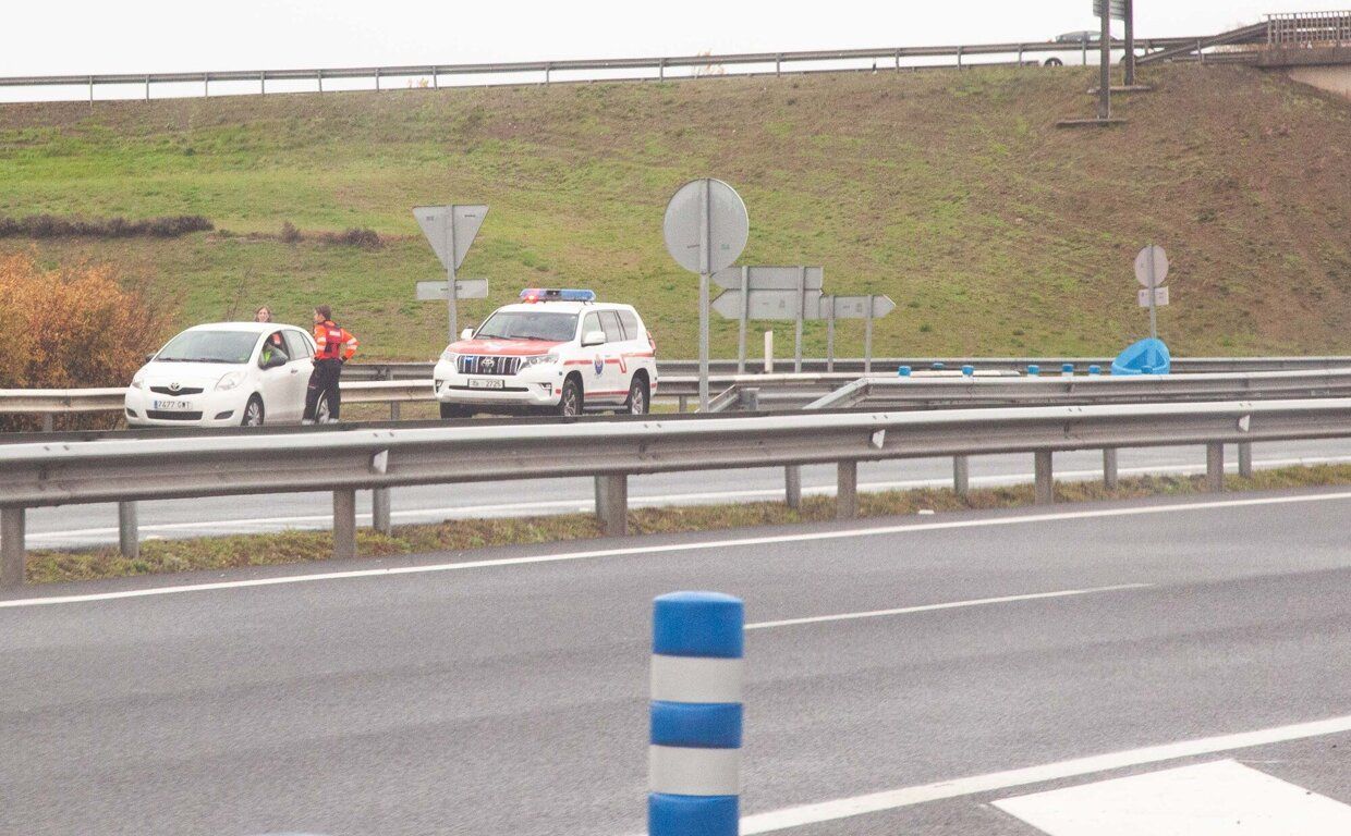 En imágenes: muere una joven atropellada a la entrada de Vitoria por Portal de Foronda