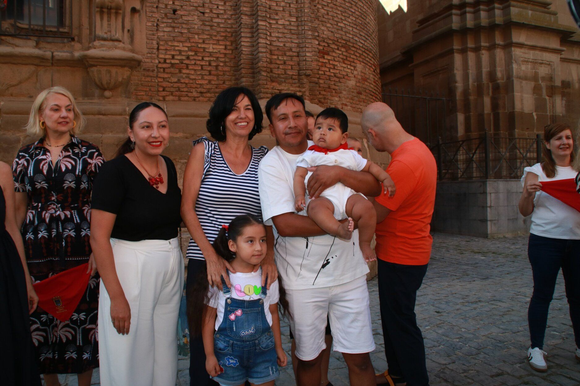 Fotos de la imposición del pañuelo de fiestas de Tudela a los nacidos en 2024