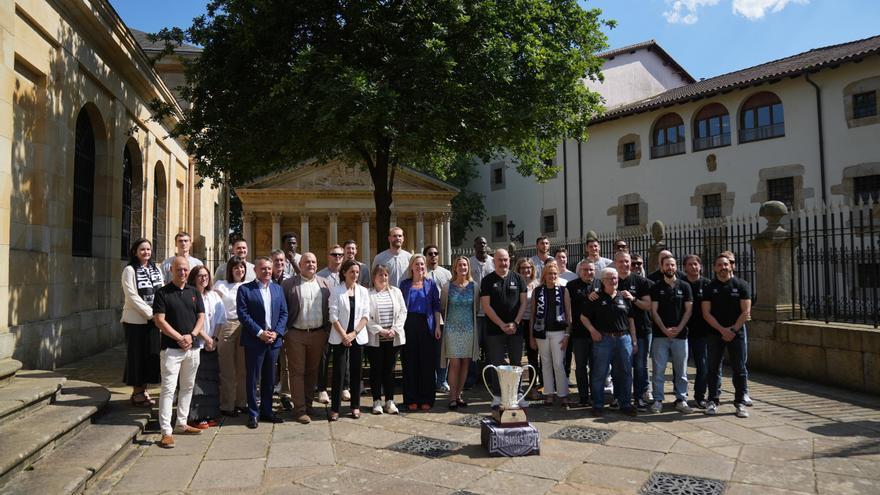Homenaje al Surne Bilbao en la Casa de Juntas de Gernika