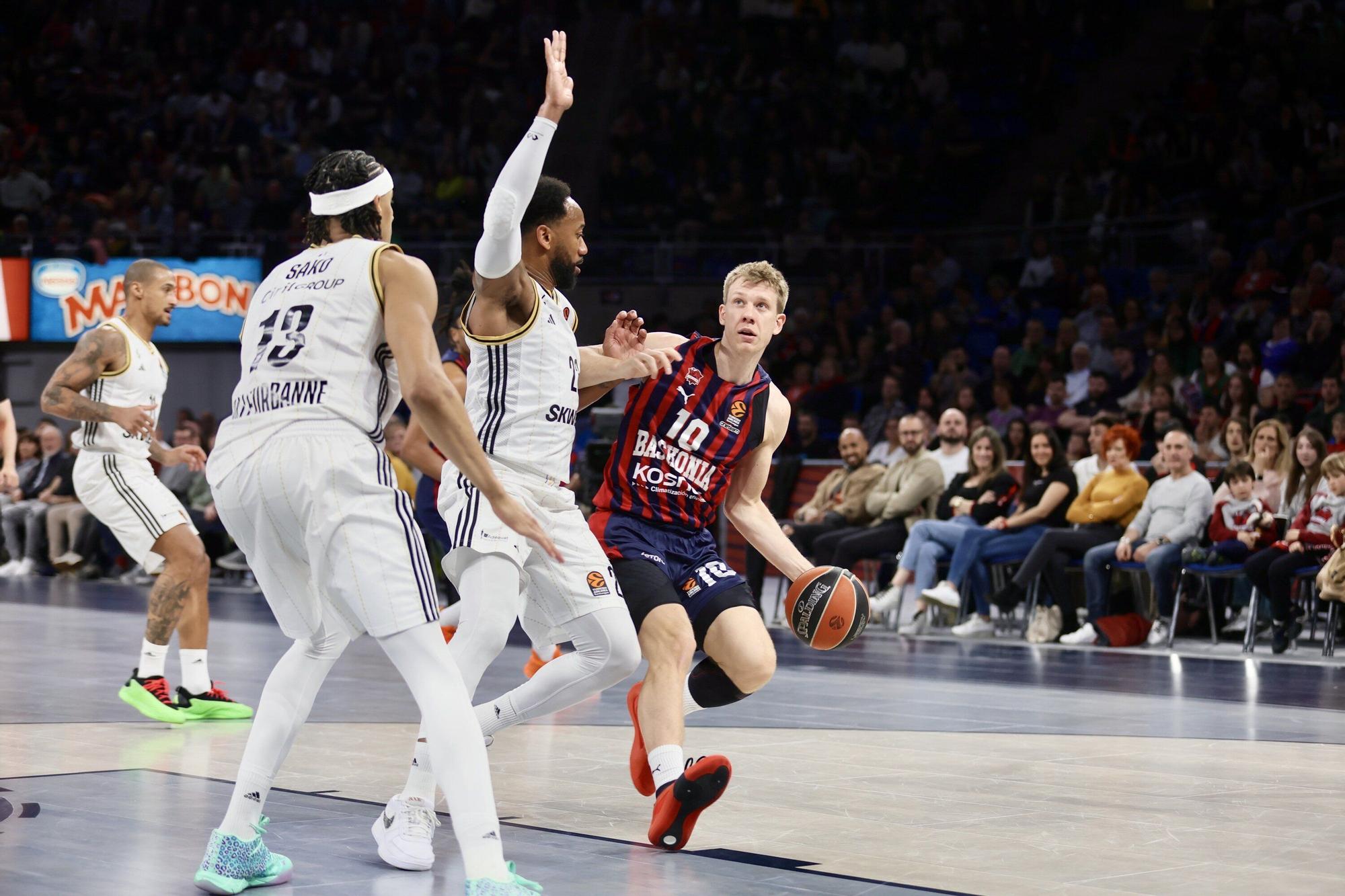 Las imágenes del Baskonia-Asvel de Euroliga en el Buesa Arena