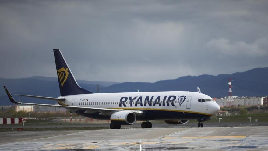 Ryanair pone a la venta sus vuelos desde Euskadi para este invierno