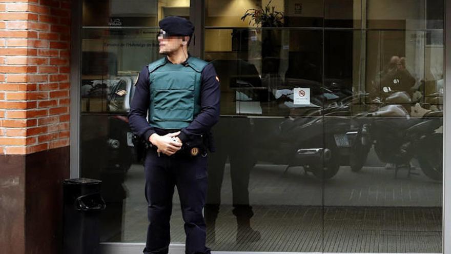 Agente de Guardia Civil en una operación anterior.