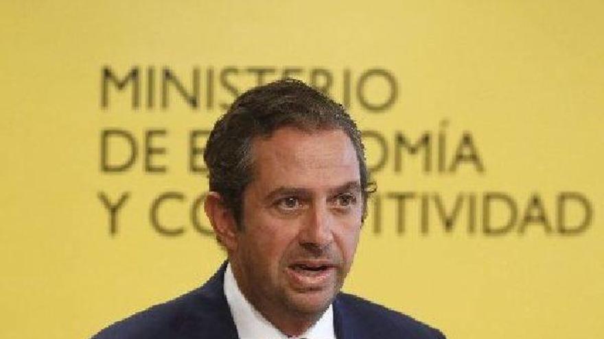 Madrid eleva la presión para que bajen más las gasolinas