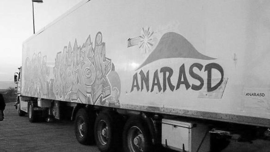 Uno de los tráilers que componen la última caravana de ayuda que partió de Pamplona.