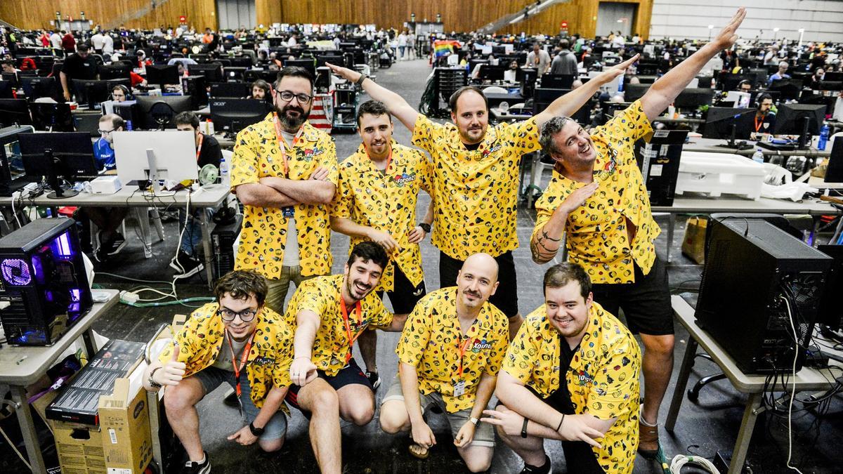Un grupo de chicos disfruta de la Euskal Encounter