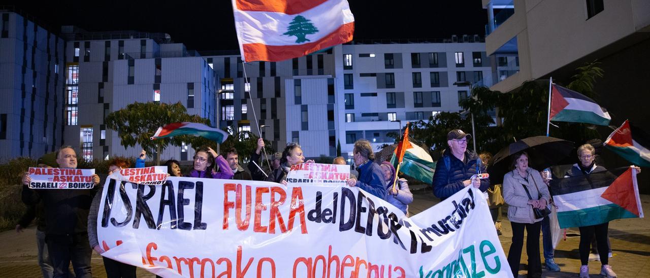 Protesta de BDZ Nafarroa por la participación de Israel en el Campeonato del Mundo de Trampolín