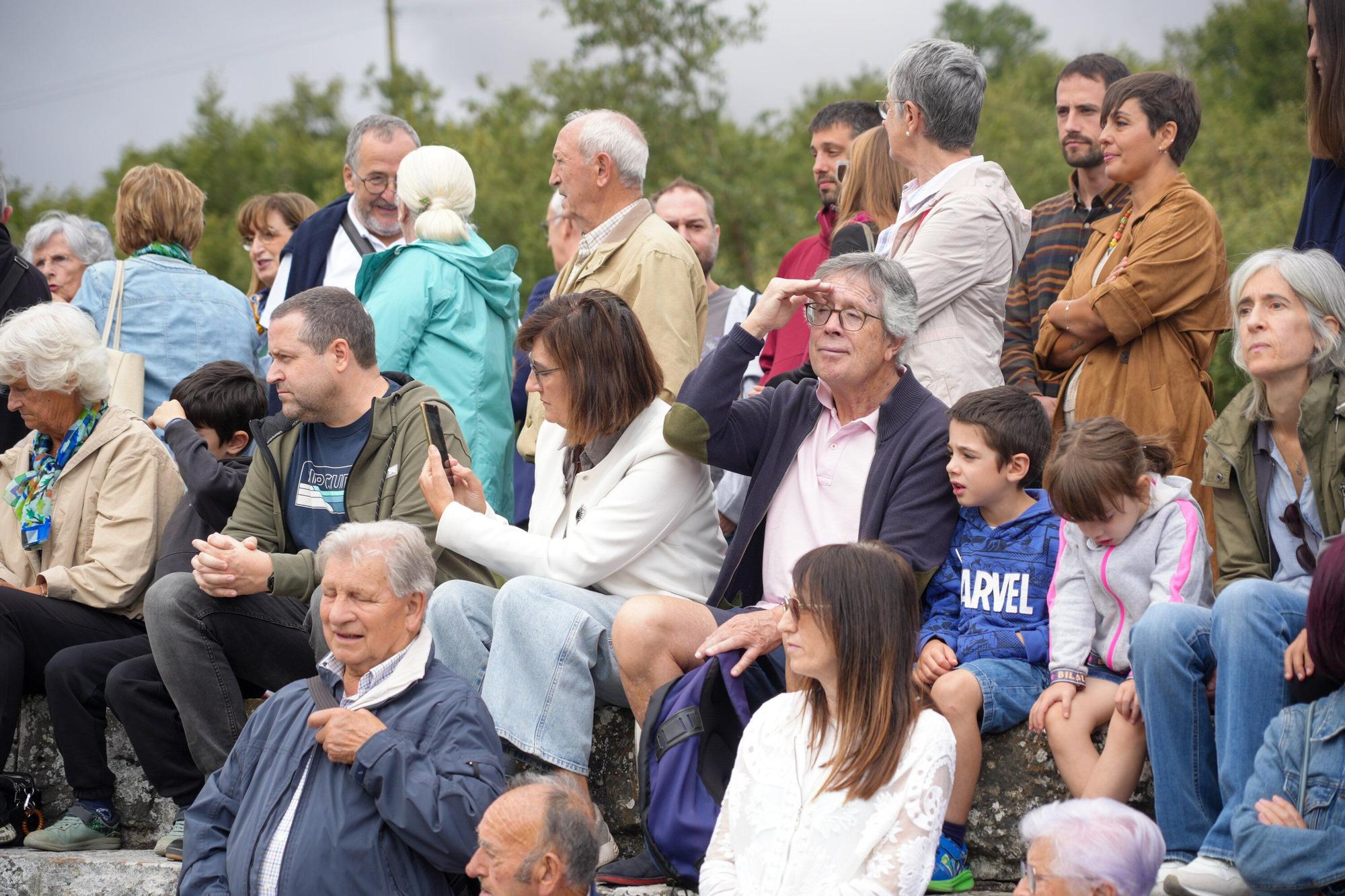 En imágenes: Homenaje a los pueblos desaparecidos por el embalse de Ullíbarri-Gamboa