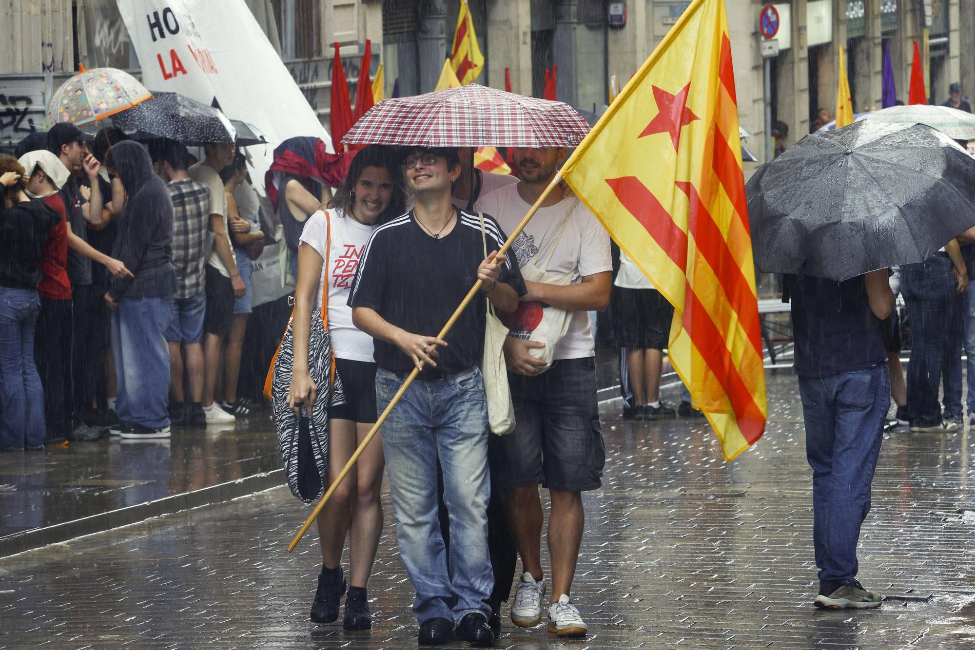 Unos 41.500 independentistas se manifiestan en la Diada en Barcelona, Girona y Tortosa