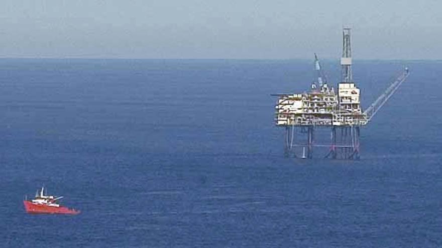 La plataforma &#039;offshore&#039; del almacén de gas Gaviota se encuentra a ocho kilómetros de distancia del cabo Matxitxako.