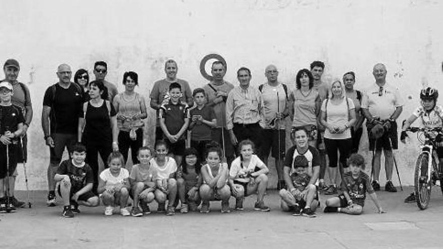 Animada marcha familiar hasta El Molino y curso de inglés, este verano en Larraga