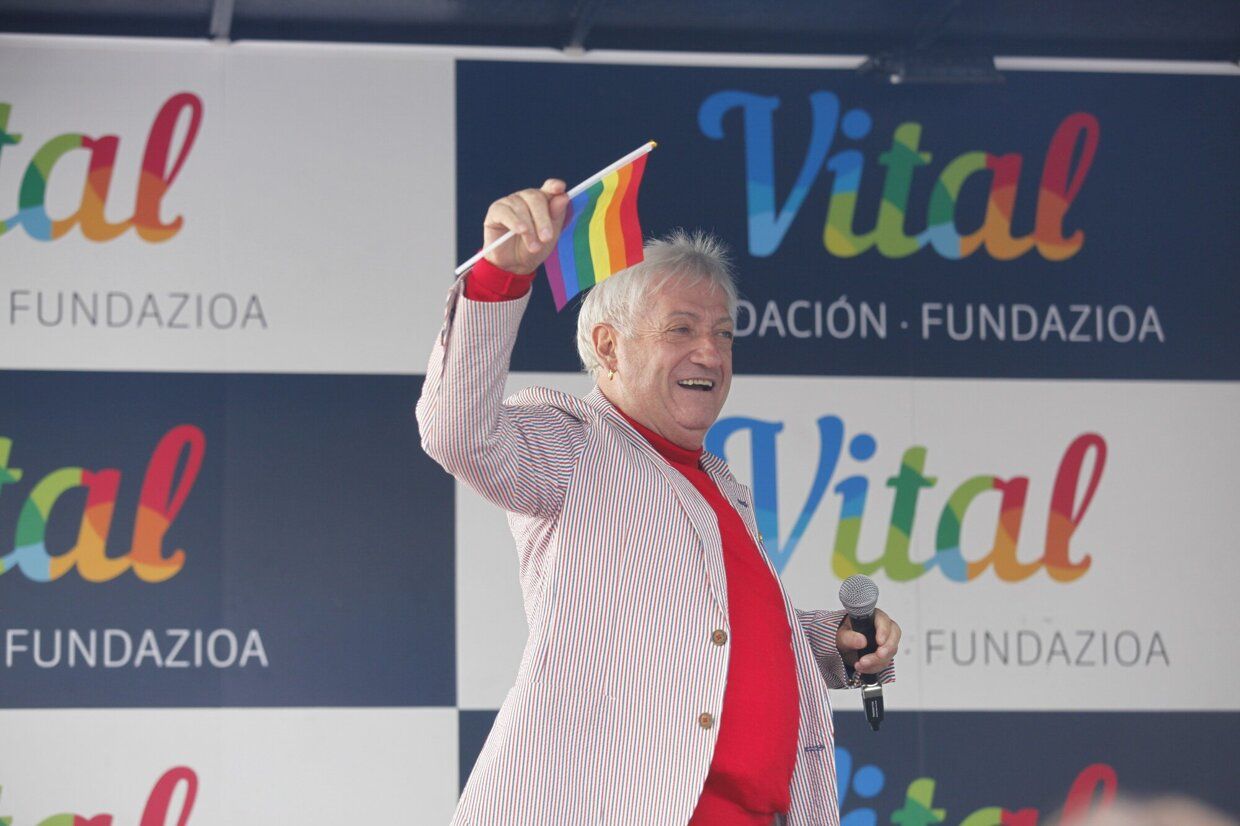 En imágenes: éxito absoluto en la fiesta contra de la LGTBIfobia de la zona Gorbea de Vitoria