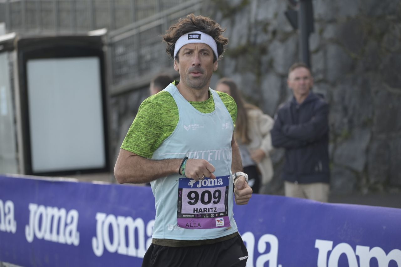 Ilusión y concentración en la salida de la Behobia-San Sebastián