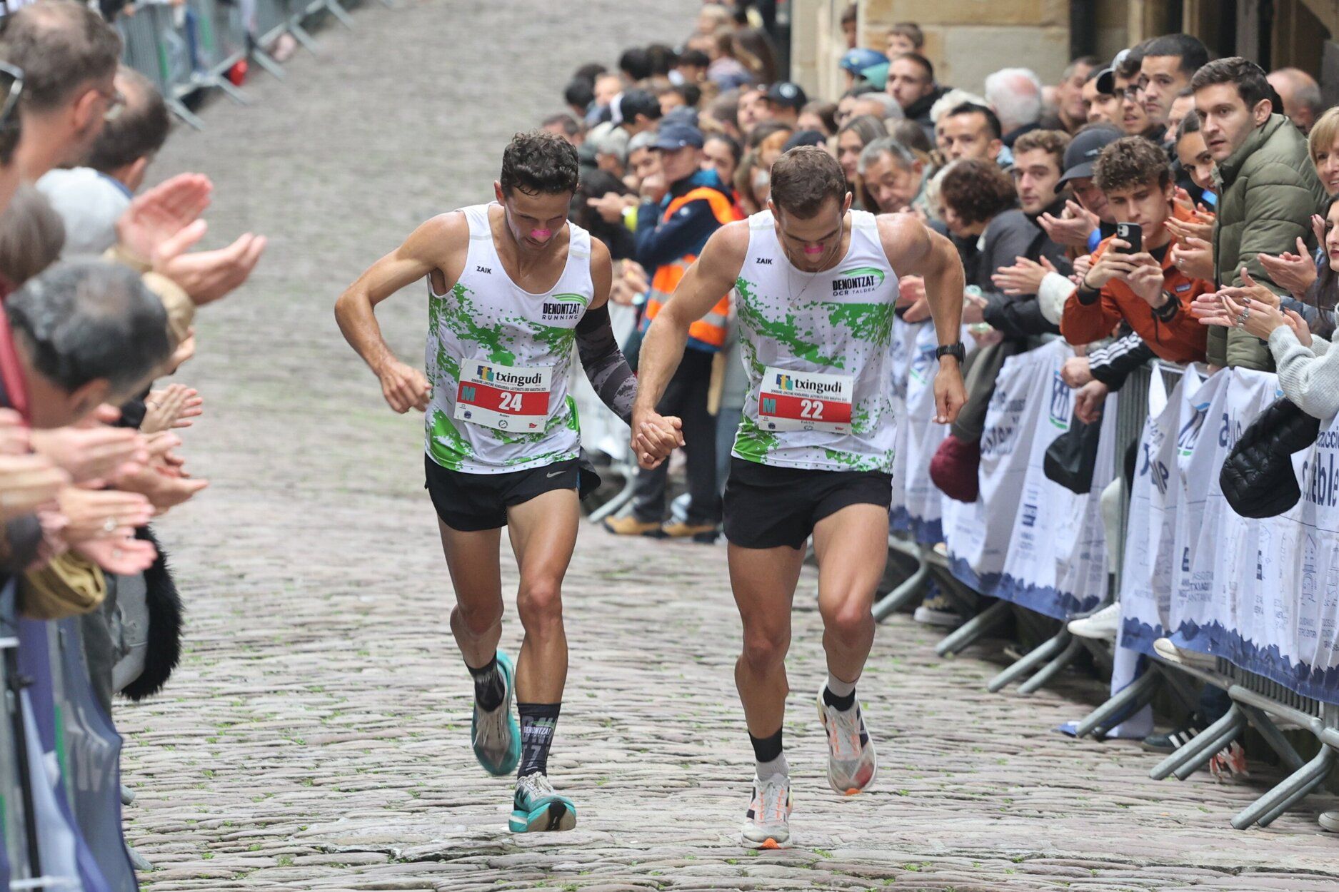 Nerea Egia y Rémi Raymond ganan la Donibane Lohizune-Hondarribia