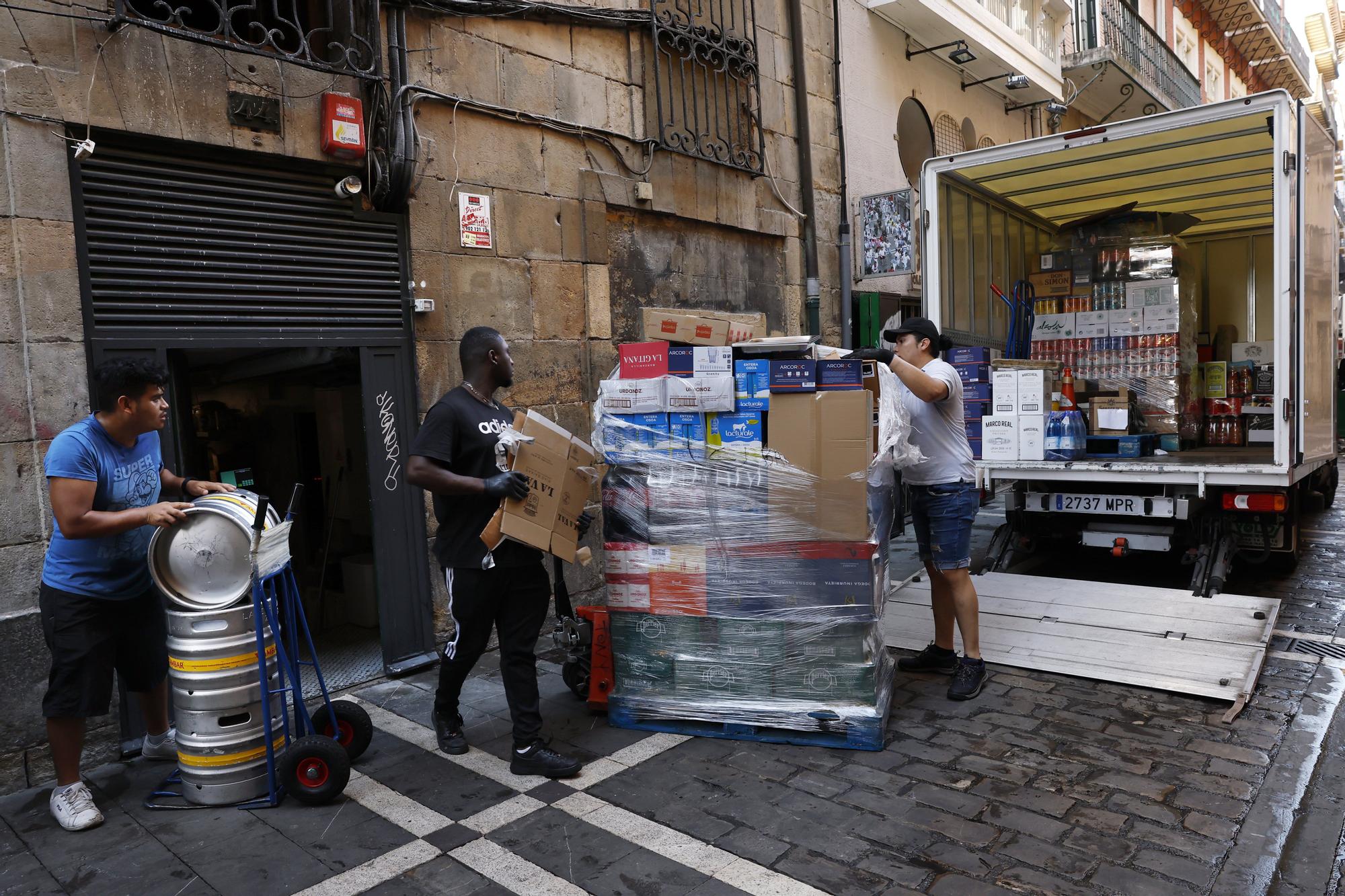 En imágenes: Pamplona se prepara para San Fermín