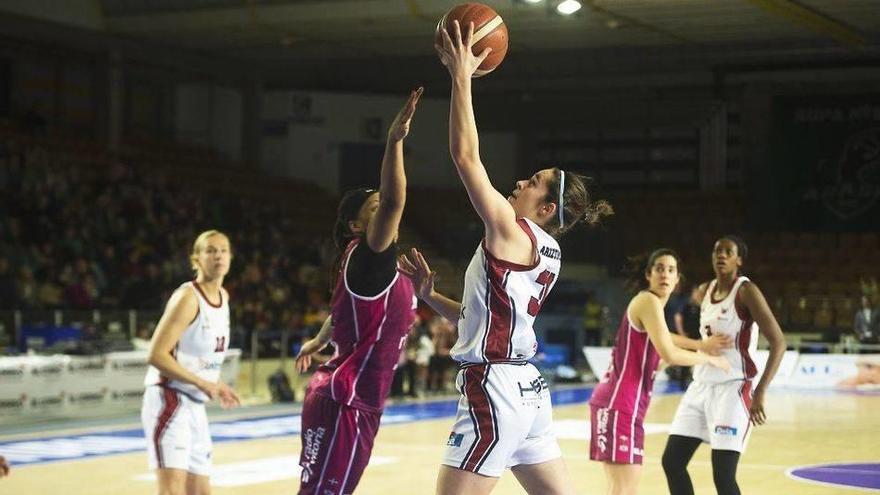 Las vizcainas dominaron el derbi en Mendizorrotza.