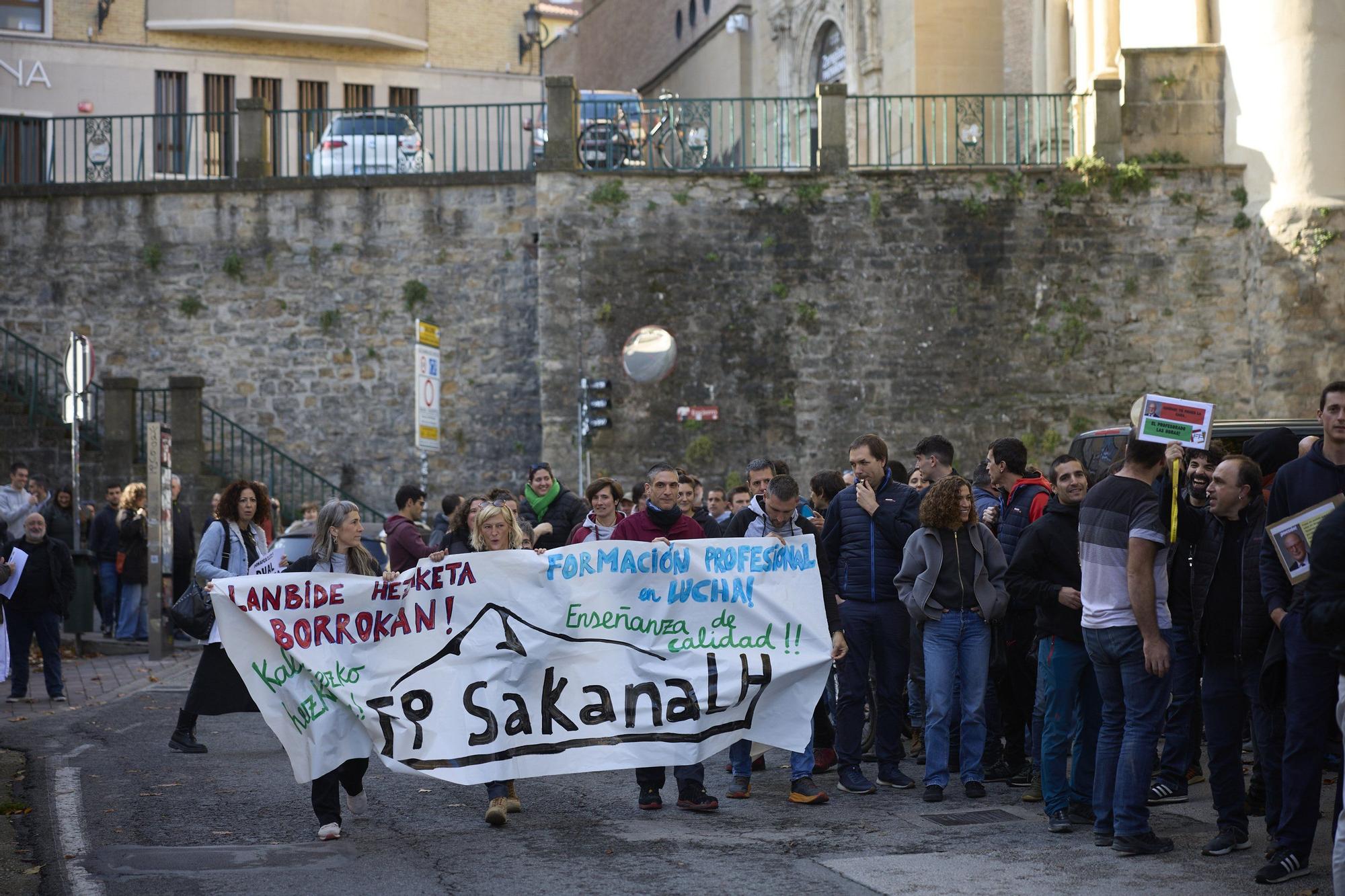 Concentración ante Educación en el marco de la huelga docente en los centros de FP
