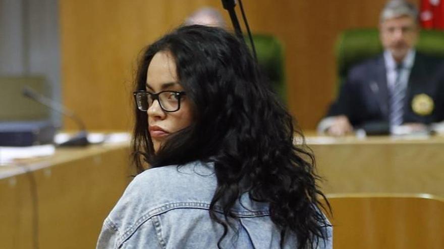Una activista de Femen acepta 1 año de cárcel por un atentado a el exministro de Interior