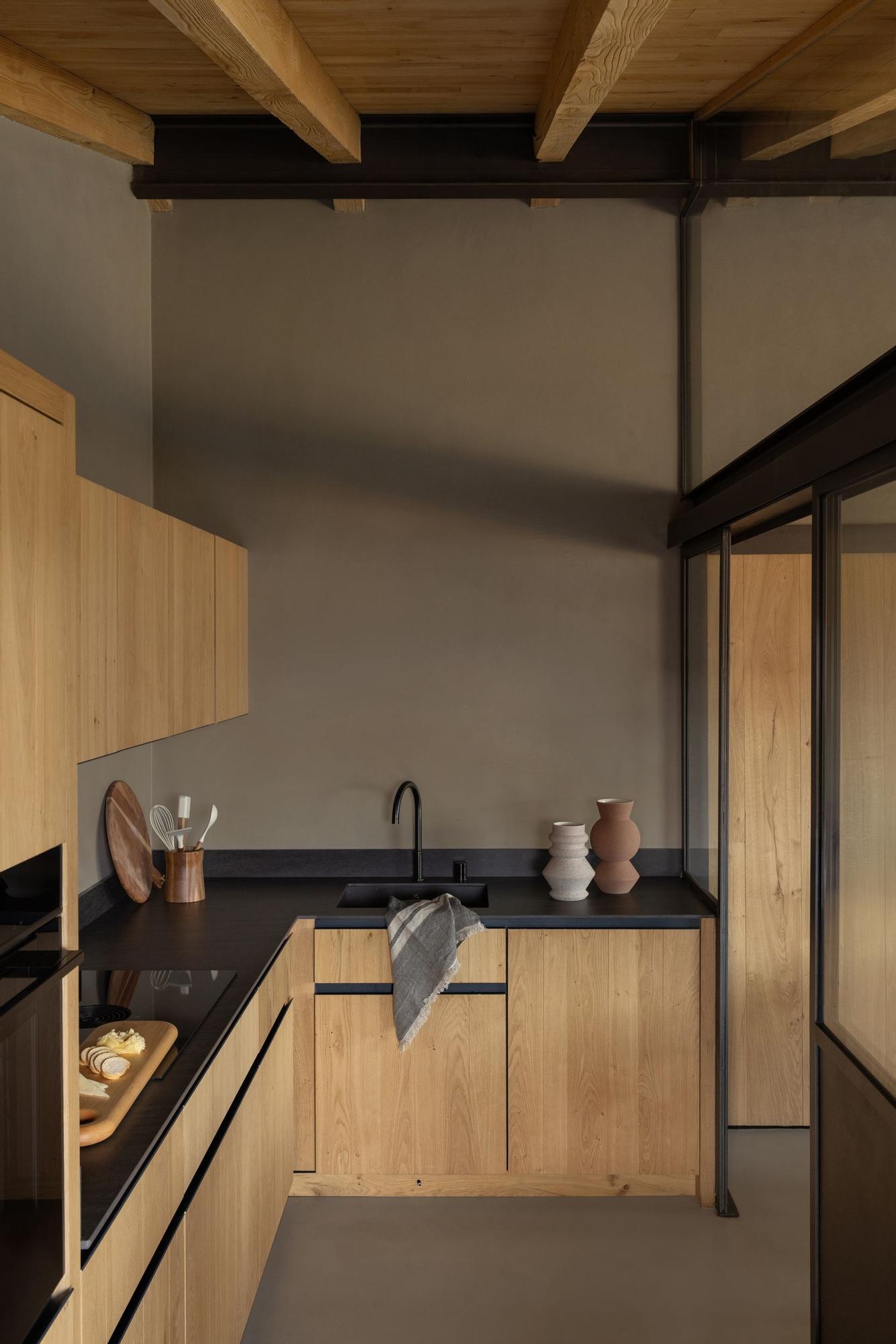 En imágenes: Una vivienda que fusiona naturaleza, lujo y sobriedad