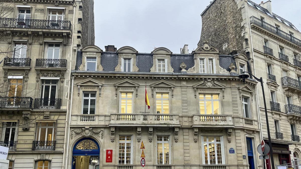 Edificio en el número 11 de la Avenue Marceau en París cuya titularidad ha recuperado recientemente el PNV.