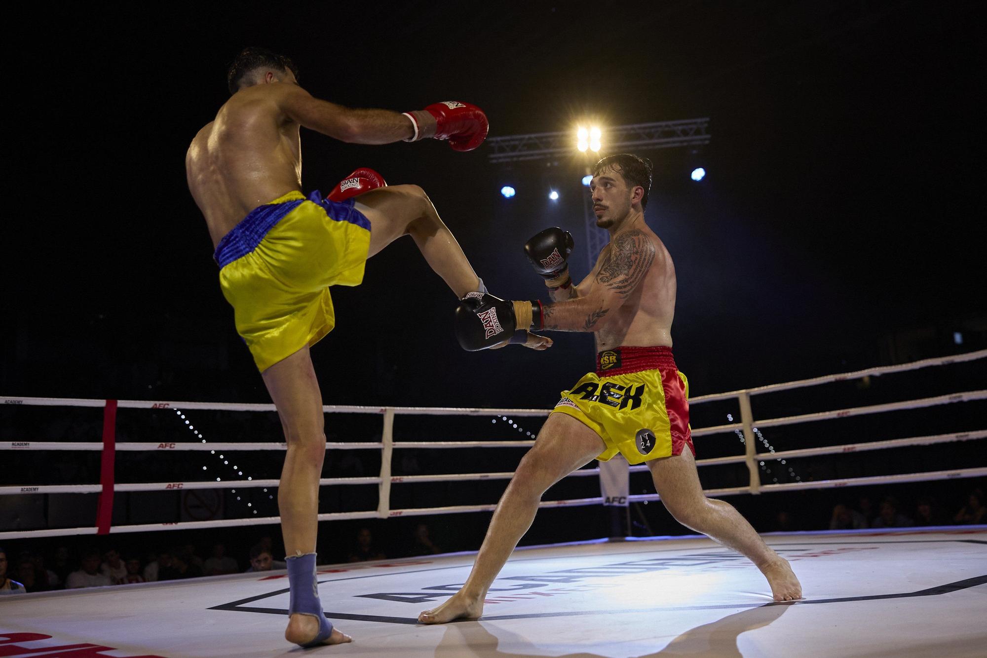 El Muay Thai pone en pie el Navarra Arena