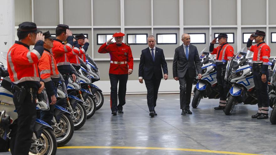 Urkullu agradece a la Ertzaintza su contribución a una Euskadi en paz