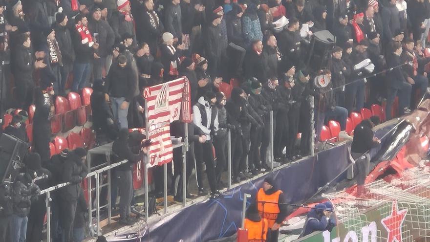 Los ultras del Slavia lucen tres banderas del Athletic robadas