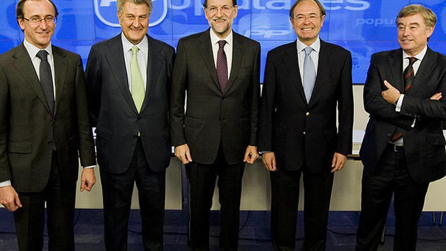 De izquierda a derecha, Alfonso Alonso, Jesús Posada, Mariano Rajoy, Pío García-Escudero y José Manuel Barreiro.