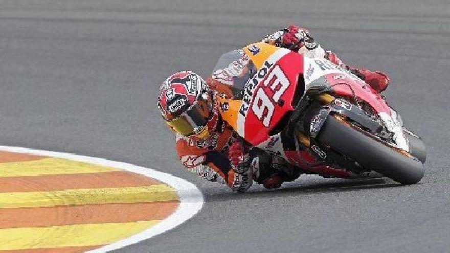 Marc Márquez avisa a Lorenzo con una contundente &quot;pole&quot;