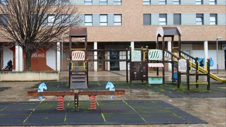 El nuevo parque infantil de la plaza de Santa Engracia cambia de ubicación los juegos para facilitar el paso