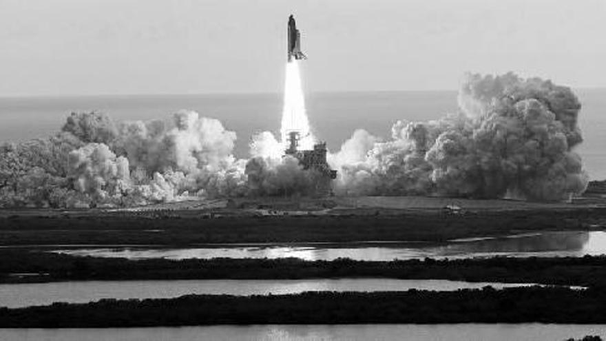 El transbordador espacial &#039;Endeavour&#039; parte a hacia su última misión tras 19 años de servicio