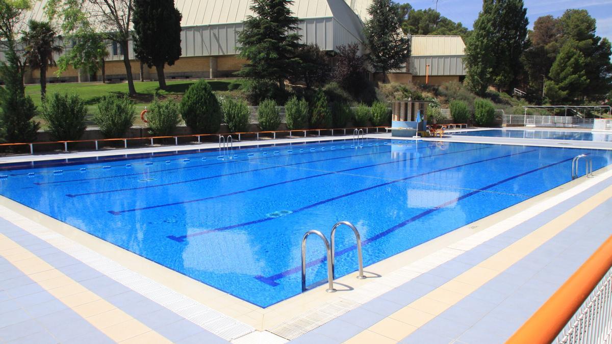 Vista de las piscinas que desaparecerán para pasar a ser todo una zona verde.