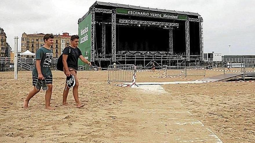 El Escenario Verde de la Zurriola está listo desde ayer para la 53ª edición del Jazzaldia.