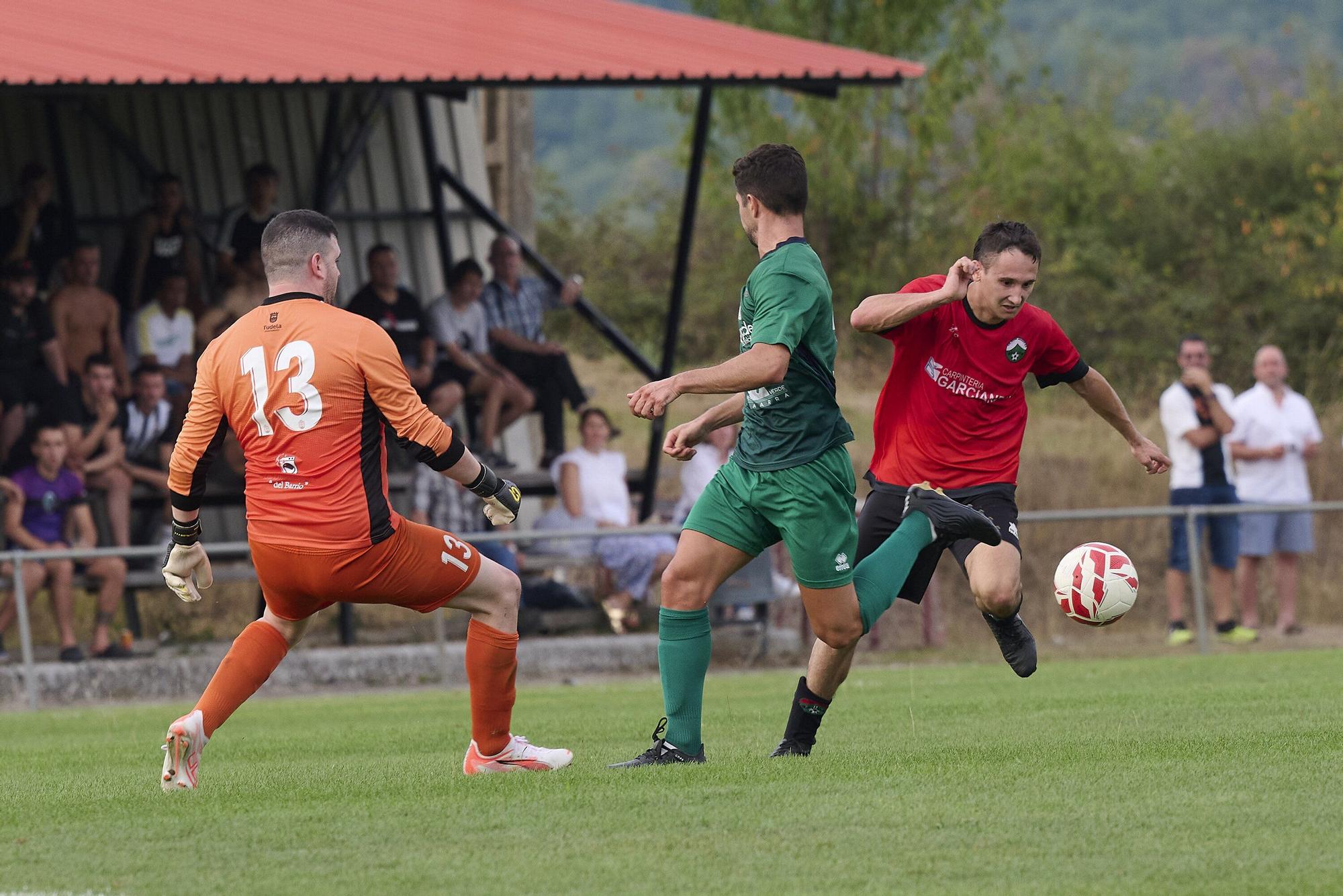 Fotos del Etxarri - Lourdes. Ida de la final de la Supercopa Navarra.