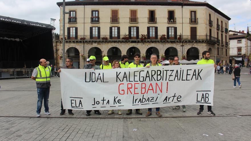 Sin acuerdo: continúa la huelga de la limpieza viaria en Oñati