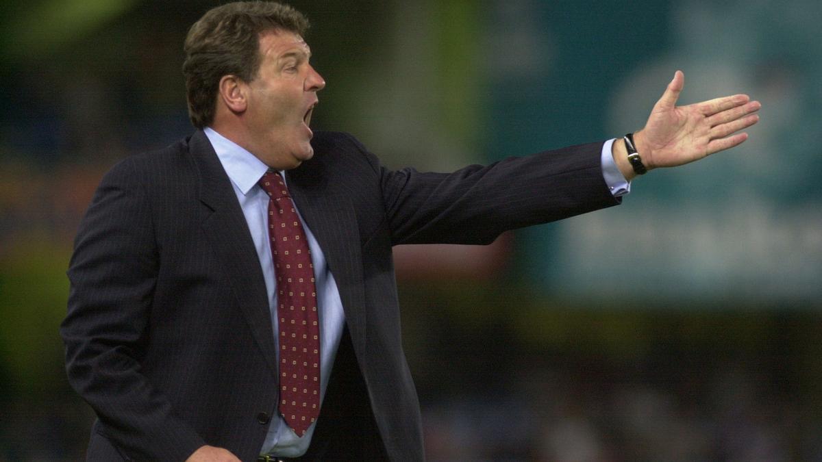 Toshack, dirigiendo un partido de la Real Sociedad.