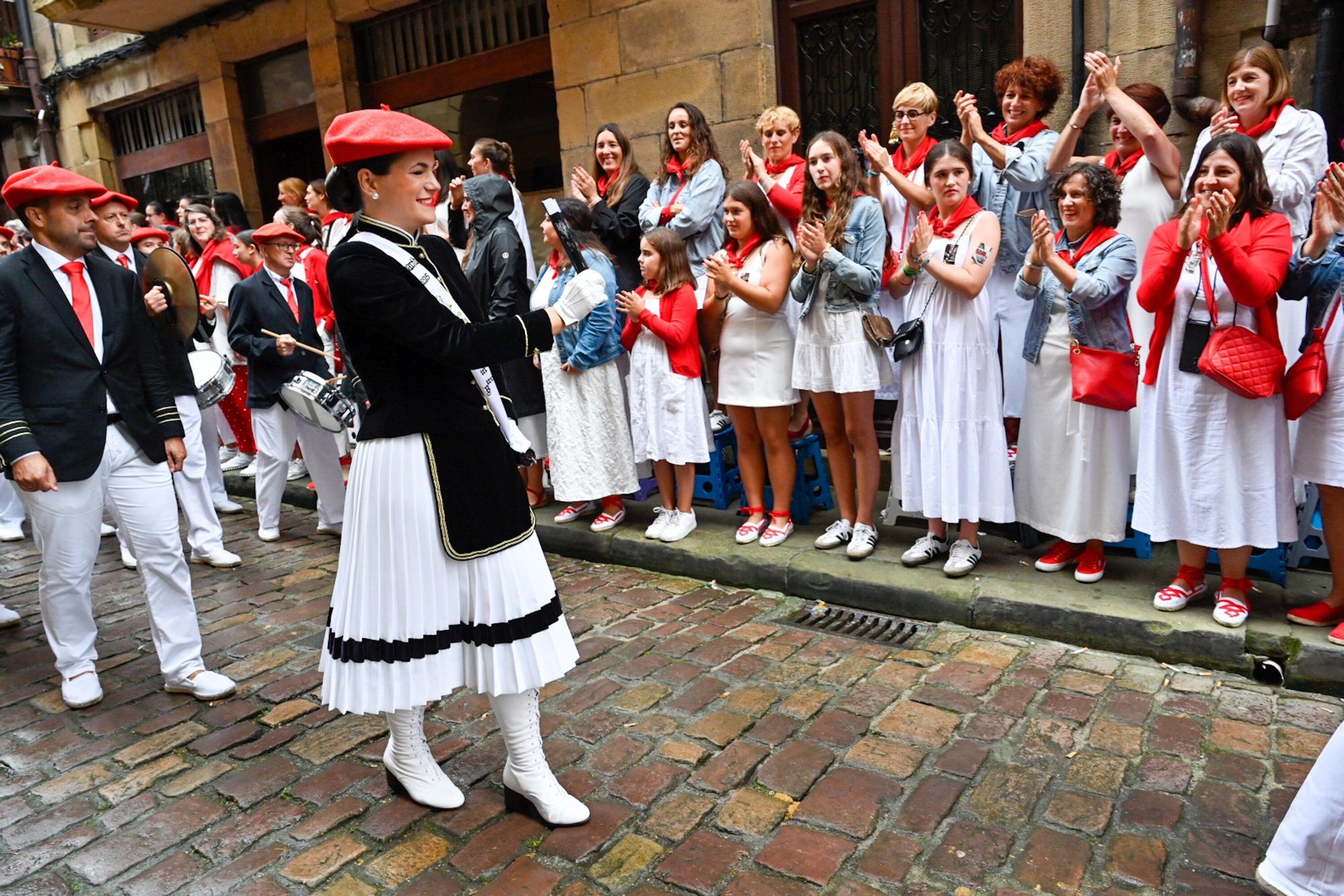 Fotos del Alarde tradicional 2025 por las calles de Hondarribia