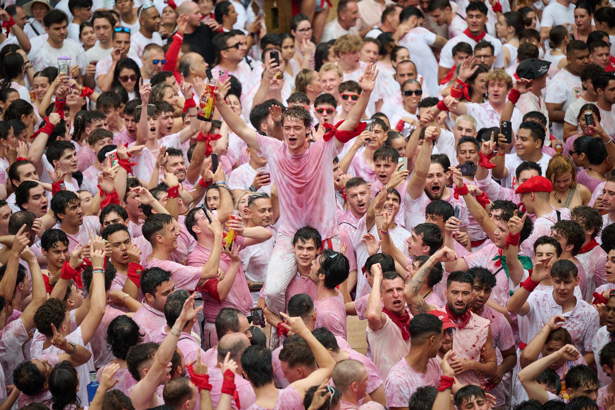 Fotos del  Chupinazo de San Fermín 2025 en Pamplona: ¡La fiesta más internacional se enciende con un grito solidario por Palestina!