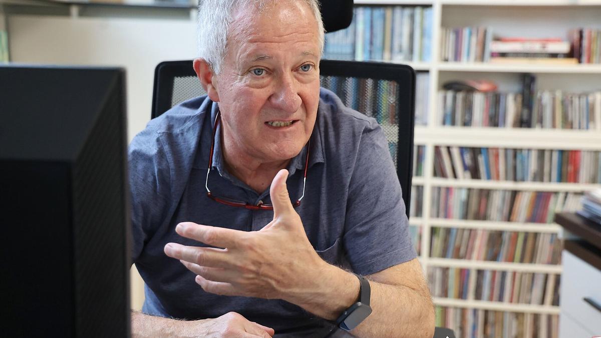 El director del Jazzaldia , Miguel Martin, durante el transcurso de esta entrevista.