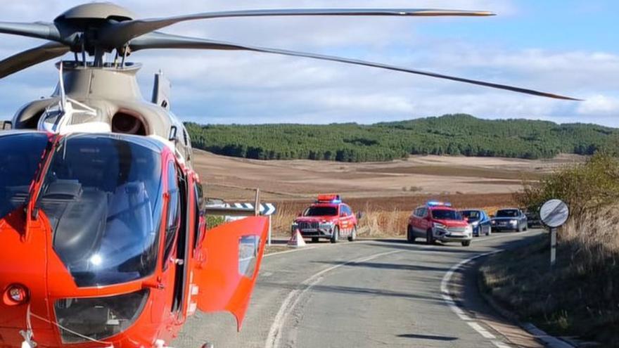 Un motorista de 54 años, sin seguro ni carnet, herido grave tras una salida de vía en Andosilla